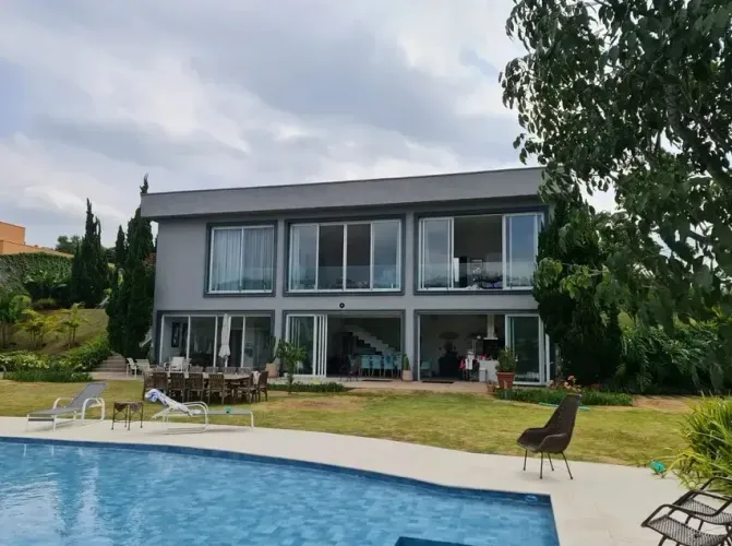 Casa moderna com vista espetacular para mata à venda no Residencial Vila Velha