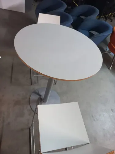 Conjunto Bistrô/ Mesa com banquetas