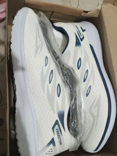 Vendo sapato novo nunca usado vai junto com o relógio