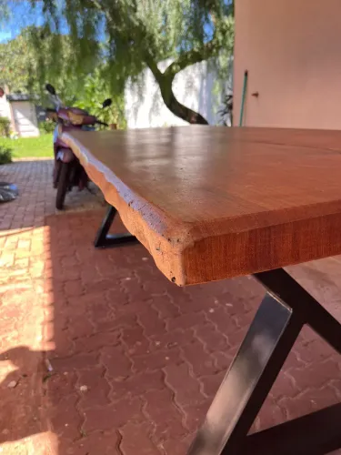 Mesa exclusiva de madeira prancha inteiriça