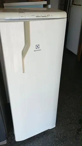 Geladeira Electrolux RE31 