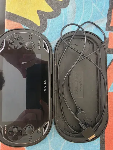Vendo Ps-Vita semi-novo