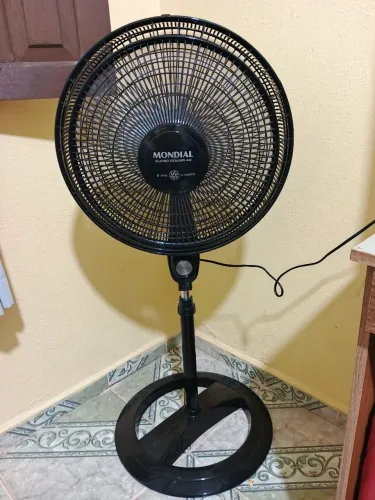 Ventilador Mondial 6 palhetas, preto ( Semi - novo )