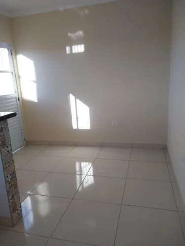 Aluga-se kitnet Bairro Água Branca pra 1 pessoa