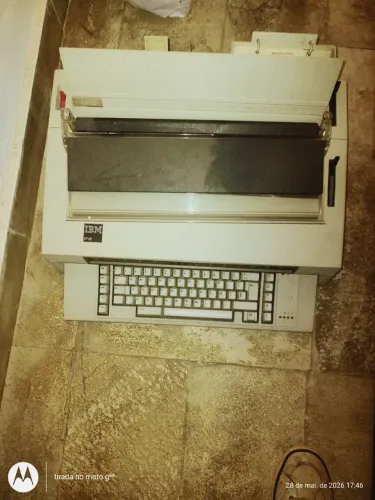 Máquina de Escrever Elétrica IBM 6746 - Raridade / Colecionador