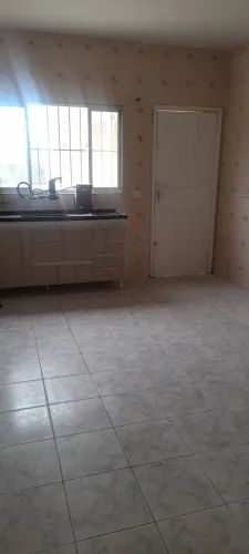 Aluga 4 cômodos, próx Metrô Geovanni Gronchi
