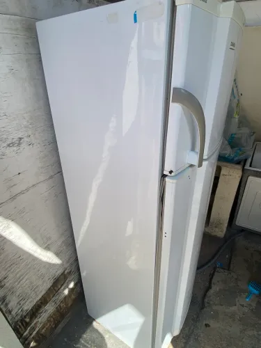 Vendo geladeira 110v