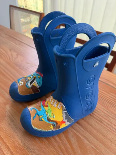 VENDO BOTA INFANTIL CROCS