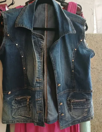 Vendo roupas para brevho