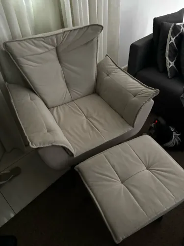 Poltrona Semi Nova 