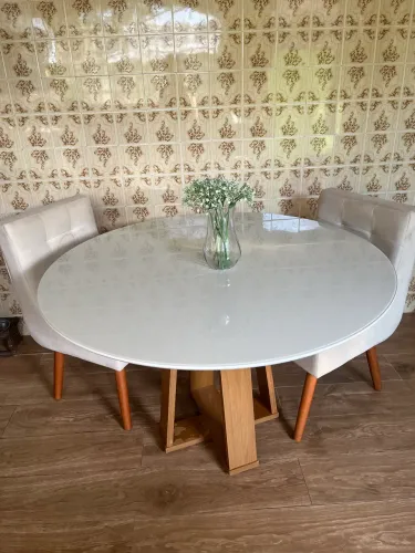 Mesa com 2 cadeiras