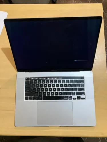 apple macbook pro 2019 16, i7 2.6ghz, 512 gb ssd, touchbar, bateria nova, tela com defeito