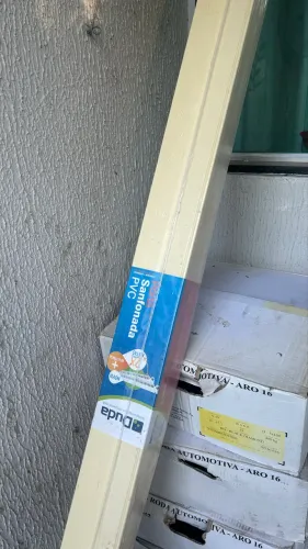porta sanfonada de PVC da marca Duda