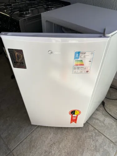 Vendo frigo bar com pouco uso super novo