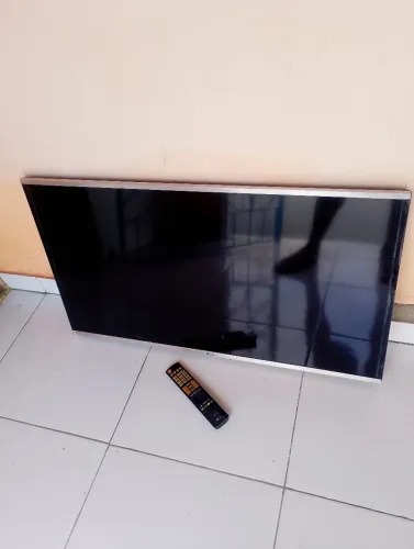 Vendo TV 43 polegadas LG com problema