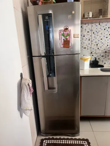 VENDE-SE GELADEIRA ELECTROLUX! LEIA A DESCRIÇÃO