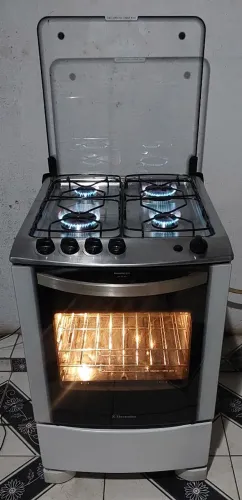 Lindo fogão Electrolux top automático com super chama com válvula de segurança