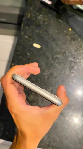 iPhone 11 - Cor/Branco - 64gb bateria 80% (recondicionado)