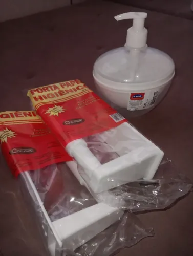 02 porta papel higiênico+ porta sabonete