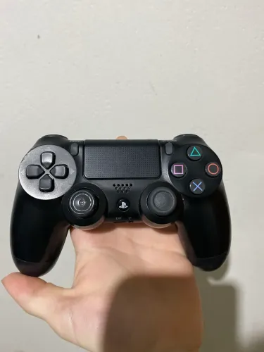 Vendo ps 4 slim 1T dois controle e jogos