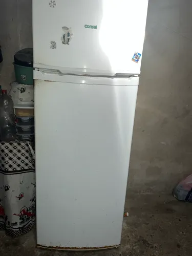 Geladeira cônsul com defeito