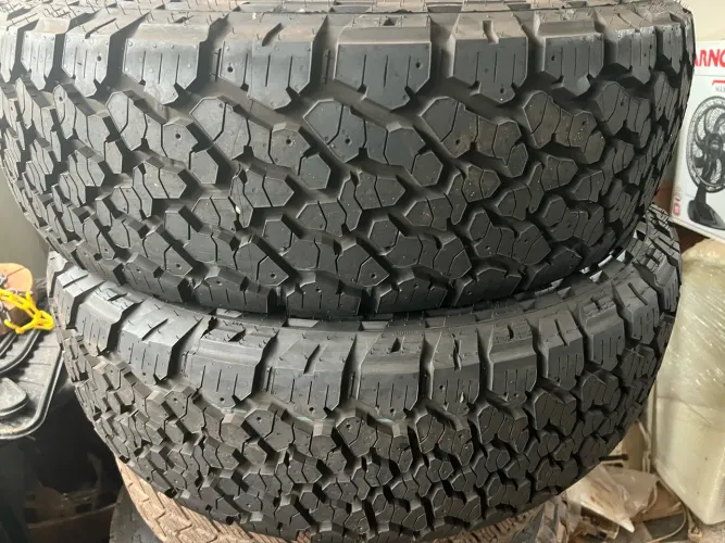 Jogo pneus 275/70 r18 General