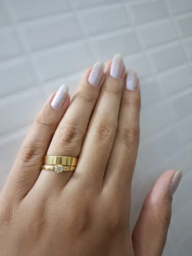 Joia em ouro amarelo 18k com diamante