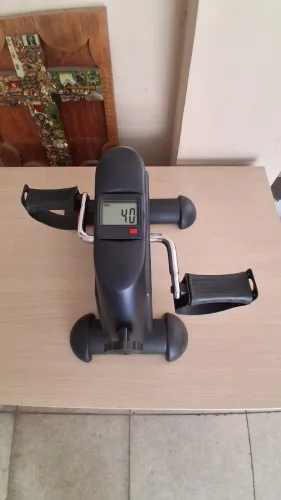 Mini bicicleta ergométrica para fisioterapia