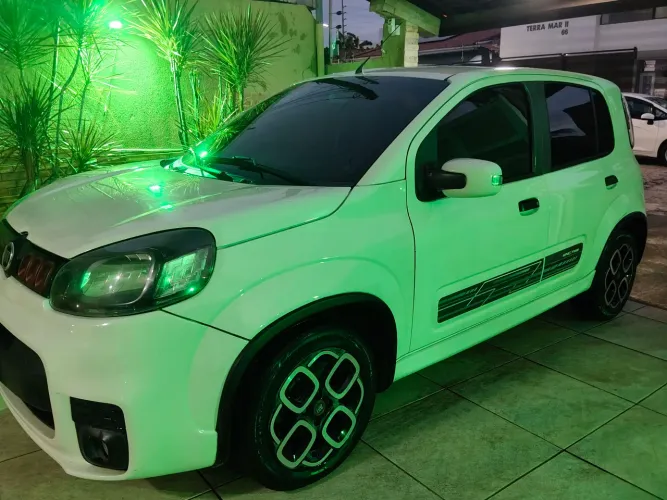 Fiat Uno Sporting Dualogic 1.4 EVO Flex 8V 4P 2015