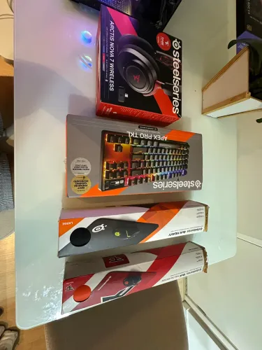 Vendo equips Steelseries, Zowie 
