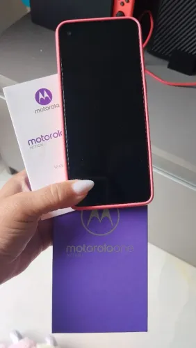 smartphone Motorola One Action acompanhado caixa original 