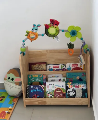 Livreiro Infantil Montessori em Pinus Tratado