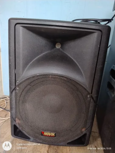 Caixa amplificada Novik Evo falante 12 potência 250 Rms e mesa Wattson de 6 canais 