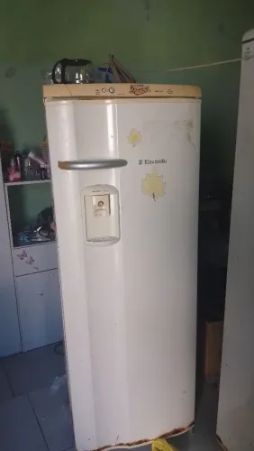 Geladeira com defeito (dar pra arrumar)