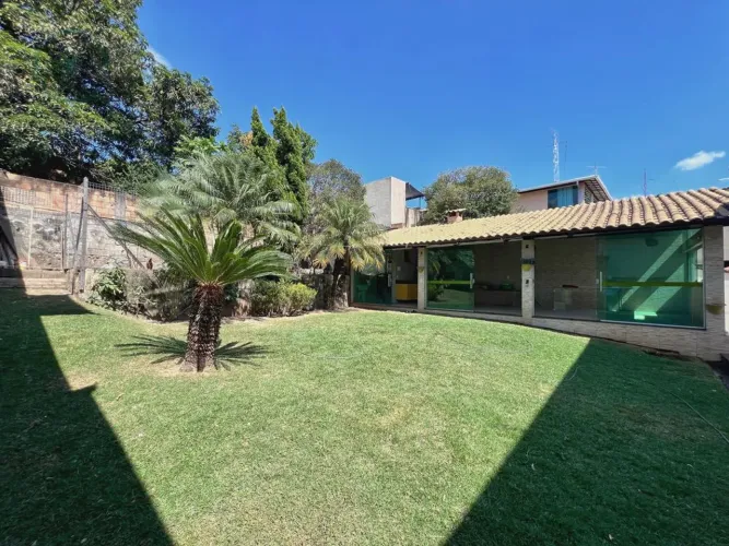 Casa em Lote 420m² á venda no bairro Rio Branco, Belo Horizonte - MG.