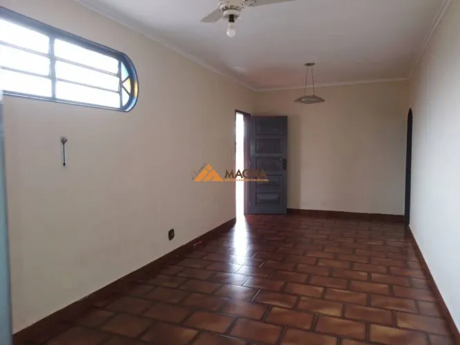 Casa com 3 quartos sendo 1 suiíte para alugar, 139 m² por R$ 2.324/mês - Independência - R