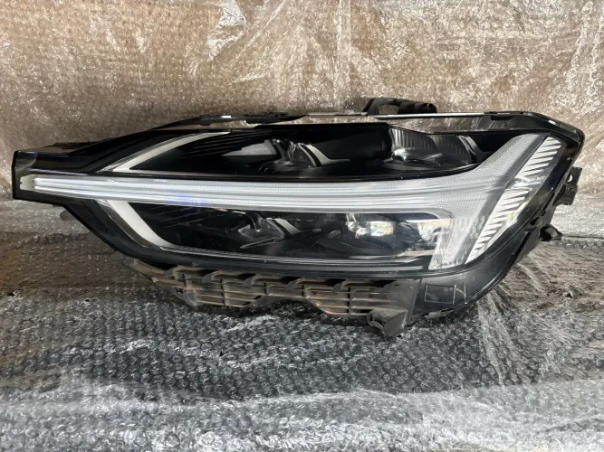 Farol Esquerdo Volvo Xc60 2022