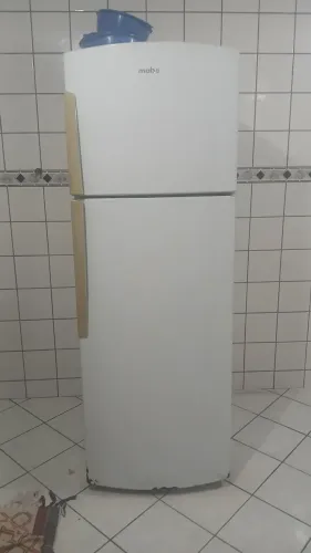 gela muito bem , congelador bem grande abaixei preço  para vender logo