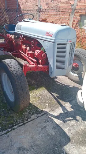 Trator ford