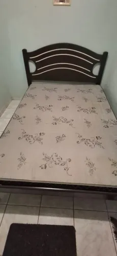 CAMA DE CASAL COM COLCHÃO- ÓTIMA OPORTUNIDADE.