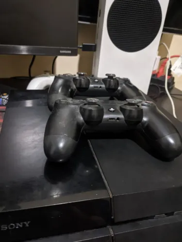 Ps4 com dois controles originais, problema na placa mãe