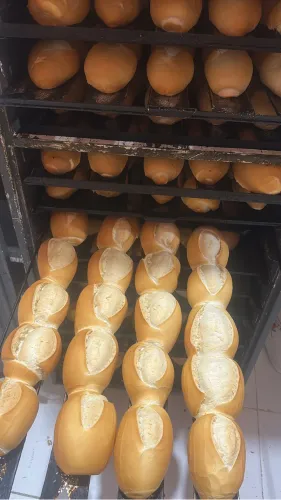 Precisa de balconista de padaria.Aqui fazem de tudo um pouco