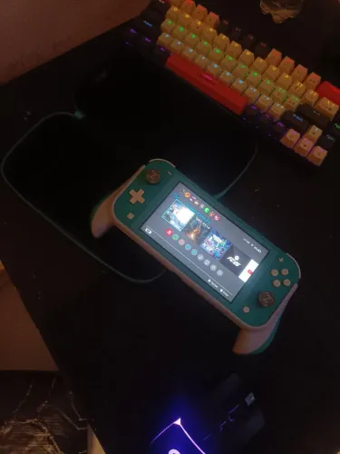 NINTENDO SWITCH LITE SEMI NOVO COM ACESSÓRIOS