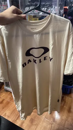 Camisetas oakley com pequenos defeitos 50.00