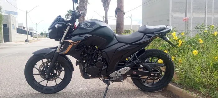 Vende-se moto Yamaha FZ25