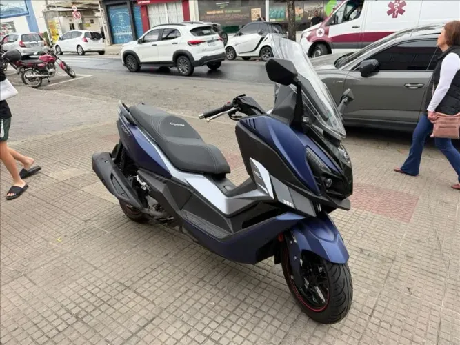 Dafra Cruisym 300