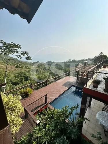 Casa de Alto Padrão com Paisagismo Exuberante Norte de Ilhabela - Ilhabela/SP