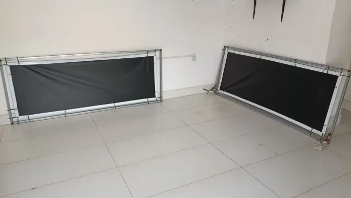 Molduras de metalon para placas comerciais 