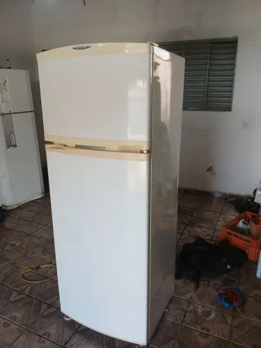 Vende se geladeira brastemp 450 litros funcionando perfeitamente entrego....