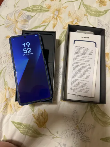 Celular Samsung galáxi flip z 7 
